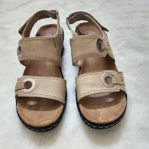 Clarks Bendables Hook and Loop Womens Cream Strappy Comfort Sandals